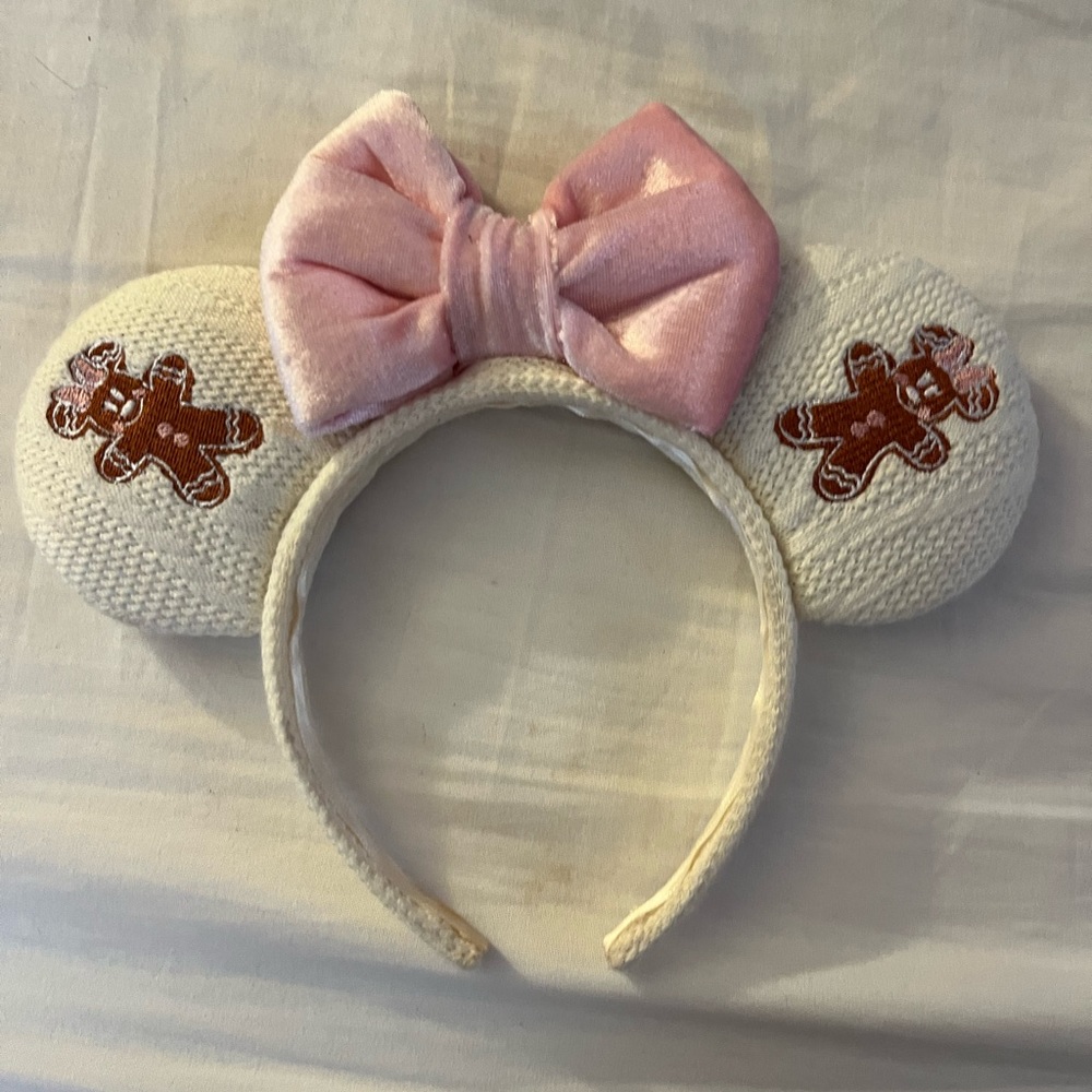 Disney Minnie ears gingerbread cookie
